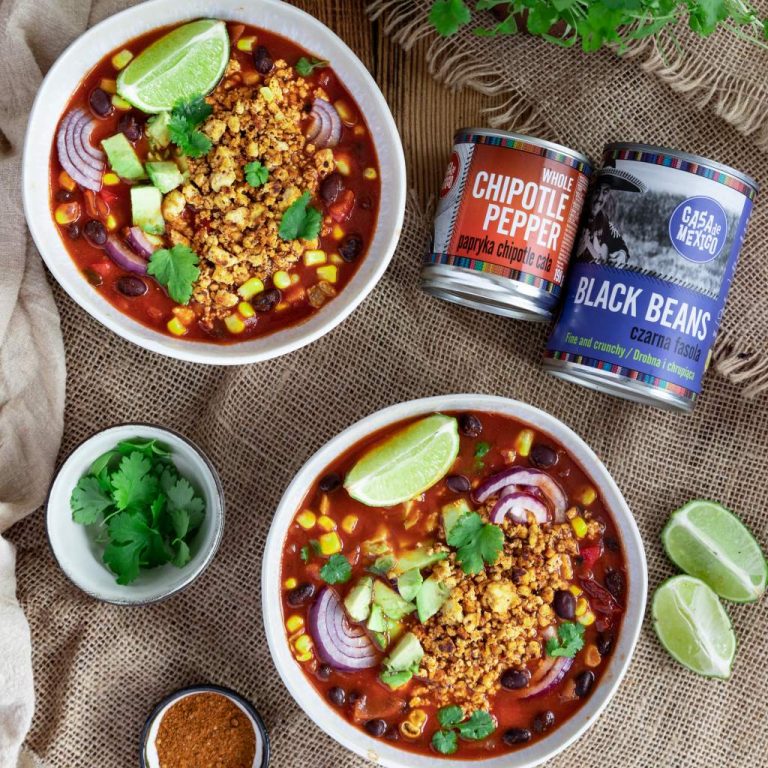 Pikantna zupa meksykańska z&nbsp;chipotle i&nbsp;mielonym tofu
