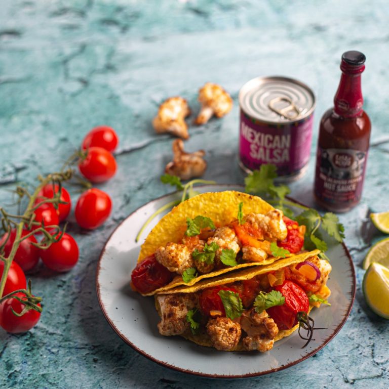 Taco z&nbsp;pieczonym kalafiorem i&nbsp;pomidorami