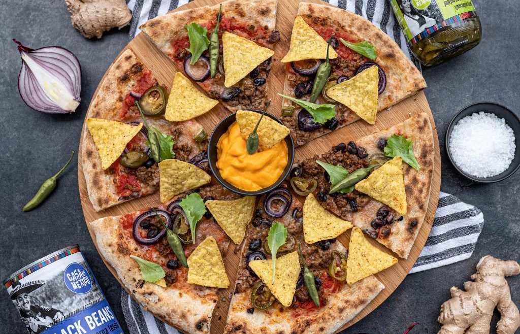 Pizza z fasolą papryczkami jalapeno i nachosami Marcin Kozicki Co dziś zjemy Casa de Mexico