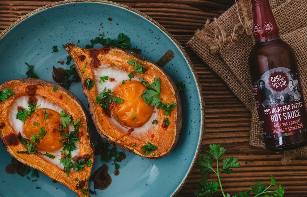 Jajka w batatach z ostrym sosem BBQ z papryki jalapeno Edyta Dyduch Casa de Mexico