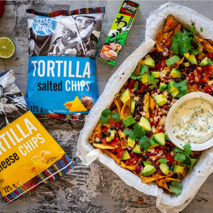 Zapiekane nachosy z&nbsp;serem cheddar i&nbsp;czarną fasolą