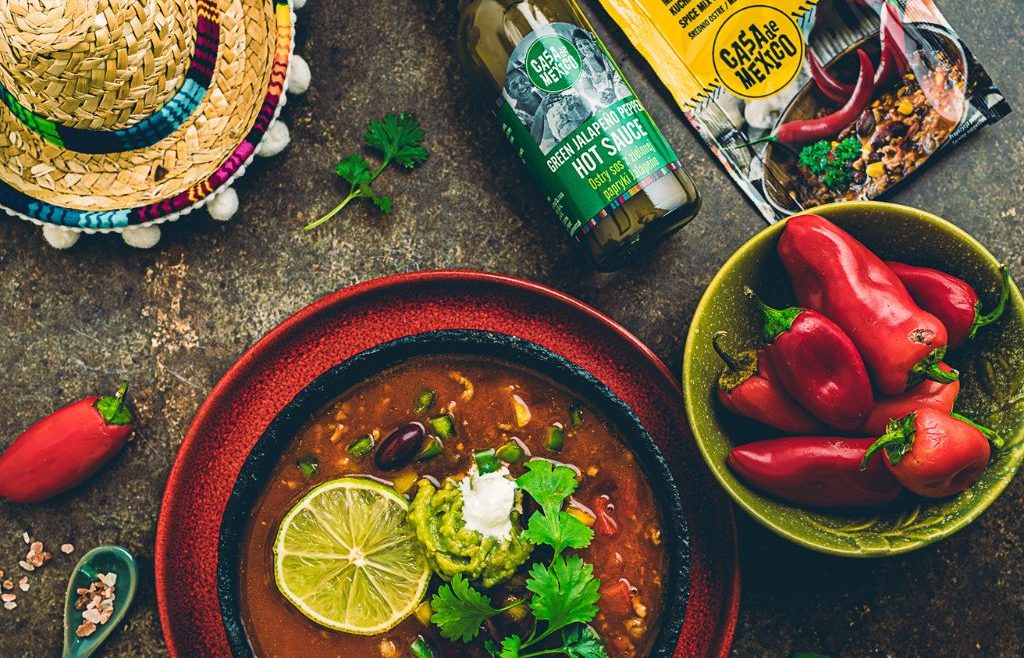 Zupa meksykańska z czarną fasolą i musem z awokado yummy_fotografia_kulinarna Casa de Mexico