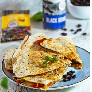 Gorąca quesadilla z serem i kurczakiem Casa del Sur